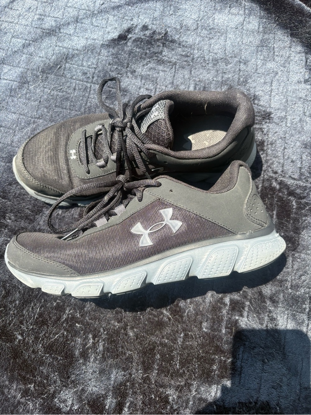 Under Armour Women’s Size 7 Black Athletic Sneakers